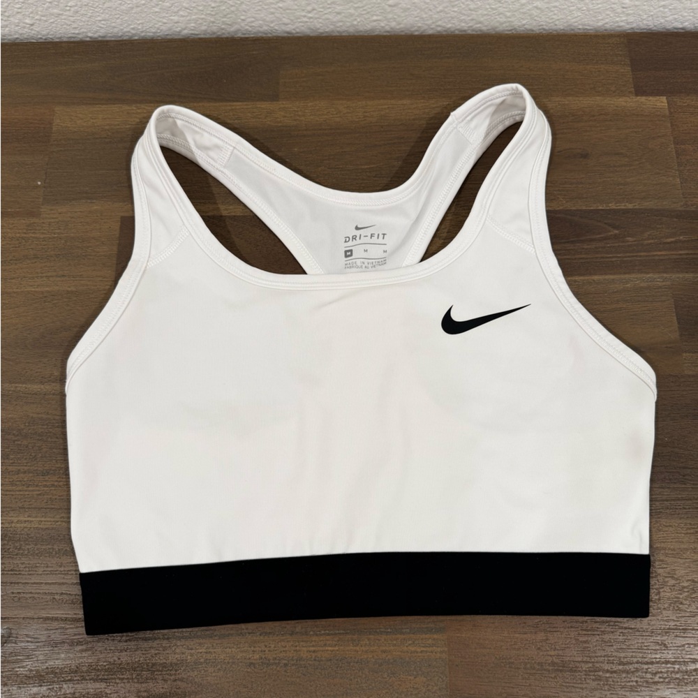 Nike women sports bra size M
